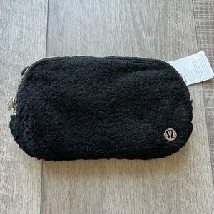 OG Lululemon Everywhere Fleece Belt Bag in Black